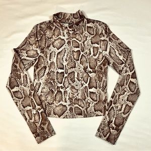 DIVIDED snakeskin brown & khaki mock turtleneck long sleeve top Women’s sz Small